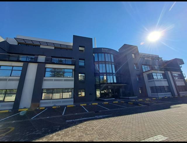 1,252M² OFFICE TO LET IN SANDHURST